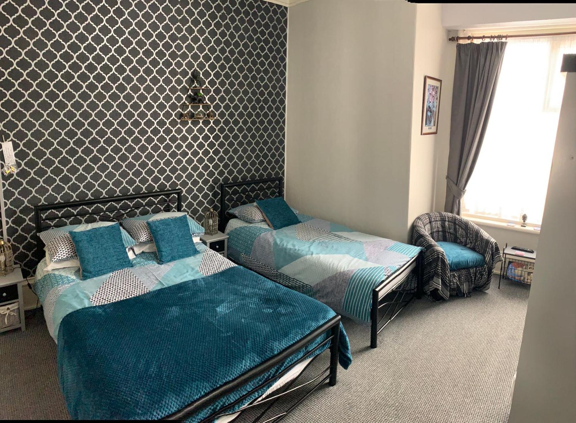 Hornby Villa B&B Couples & Families Only- Quiet Central Location- Near To Winter Gardens, Blackpool