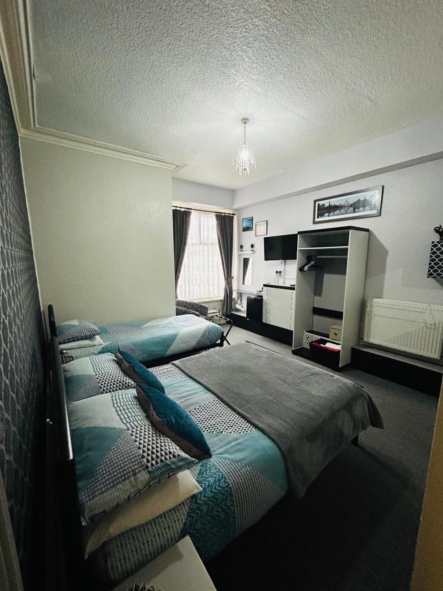 Hornby Villa B&B Couples & Families Only- Quiet Central Location- Near To Winter Gardens — Photos 1
